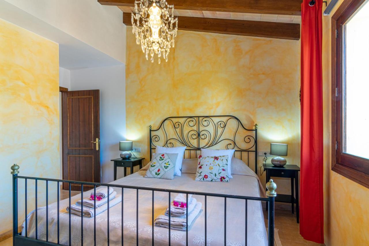 Casa Baix Holiday home *